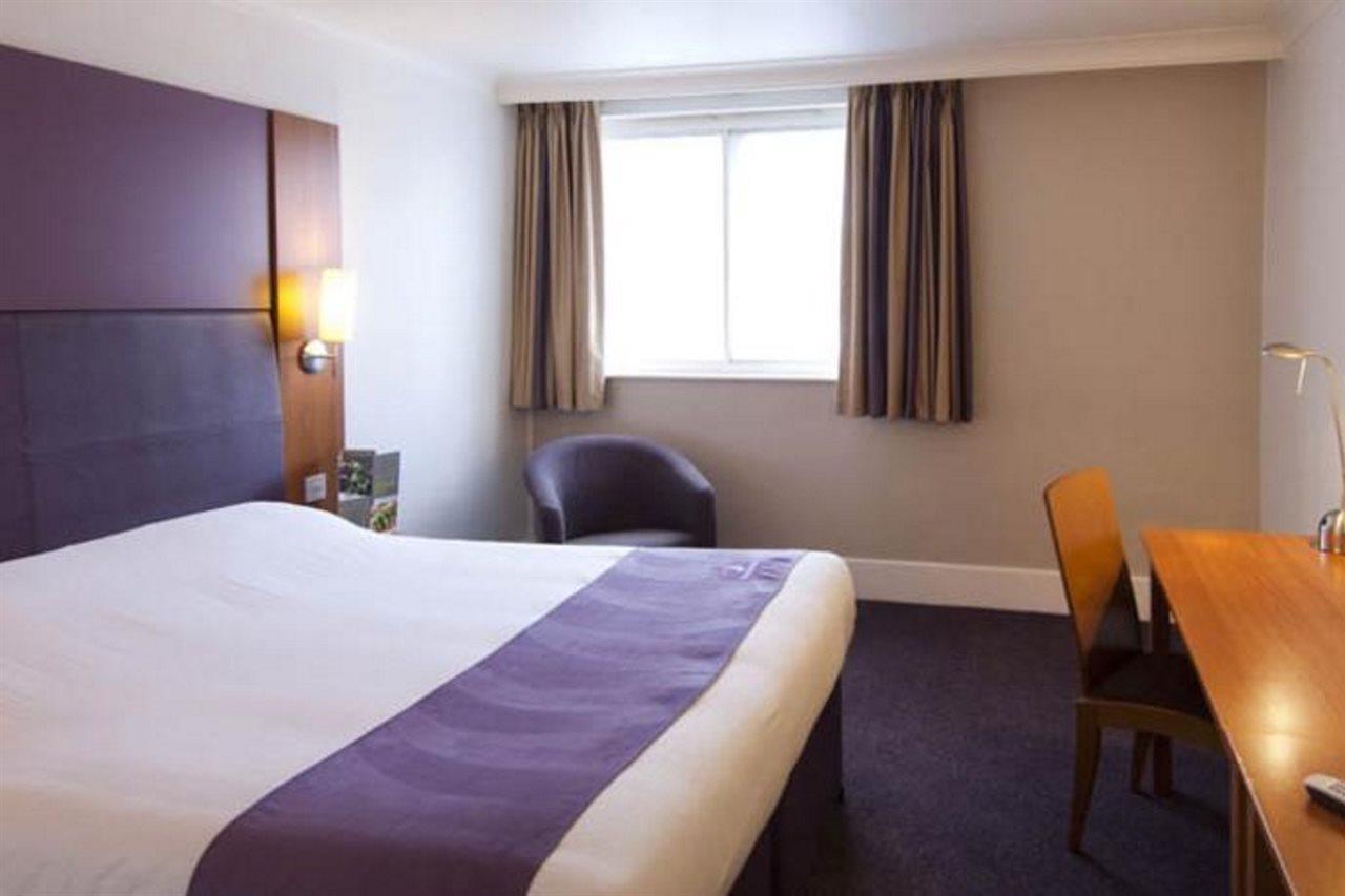 Premier Inn Manchester Old Trafford Salford  Eksteriør bilde