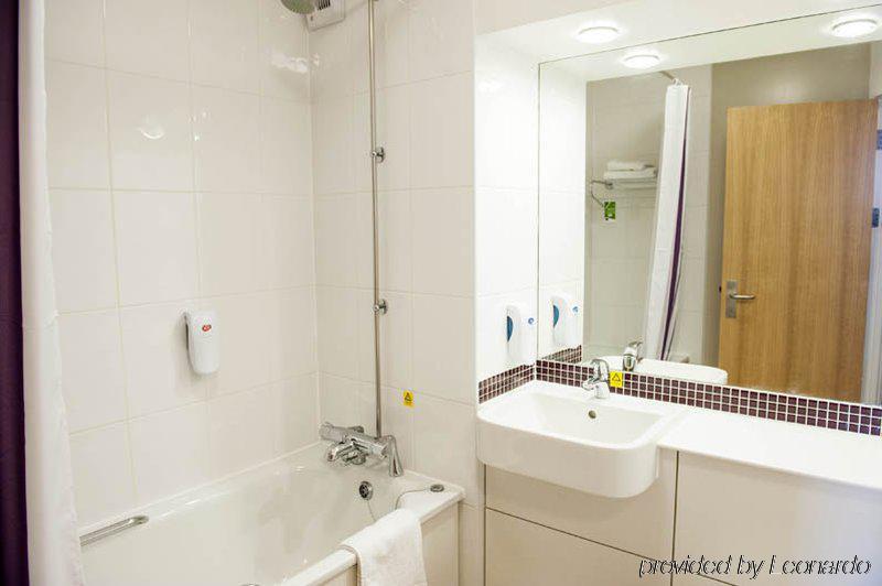 Premier Inn Manchester Old Trafford Salford  Eksteriør bilde