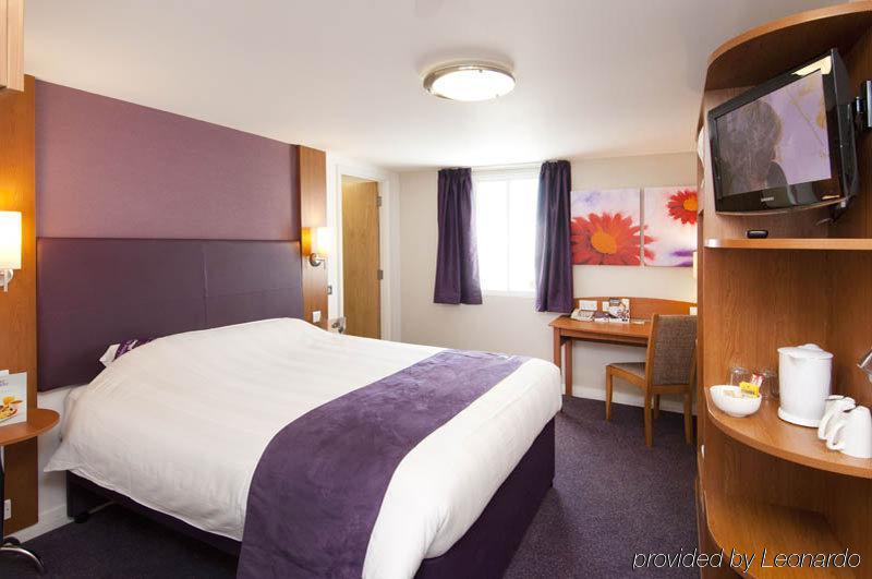 Premier Inn Manchester Old Trafford Salford  Eksteriør bilde