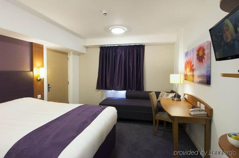 Premier Inn Manchester Old Trafford Salford  Eksteriør bilde